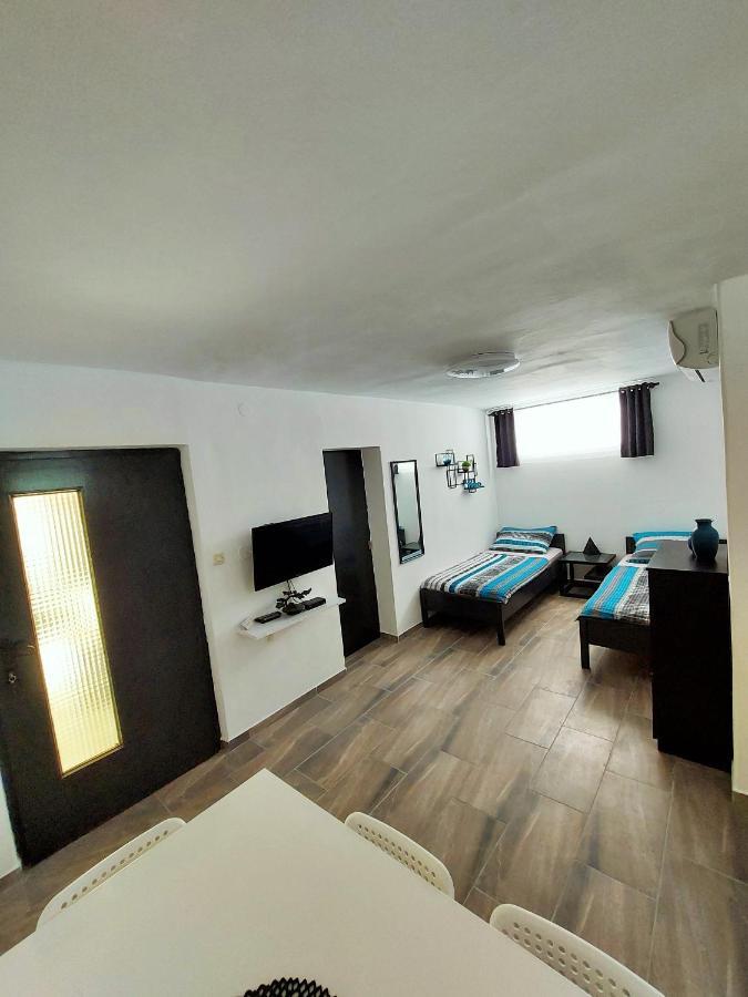 Apartments Maltasic Vir Exterior photo