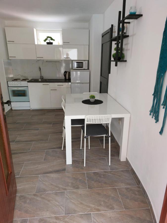 Apartments Maltasic Vir Exterior photo